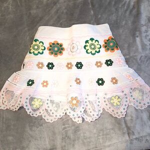 NWT Zara embroidery skirt size m